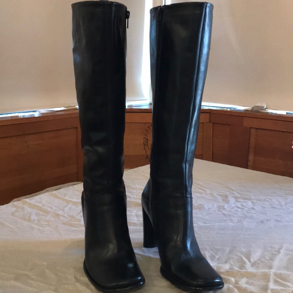 Via Spiga black leather boots